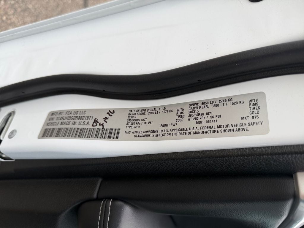 2024 Jeep Grand Cherokee Limited w/Dual-Pane Panoramic Roof