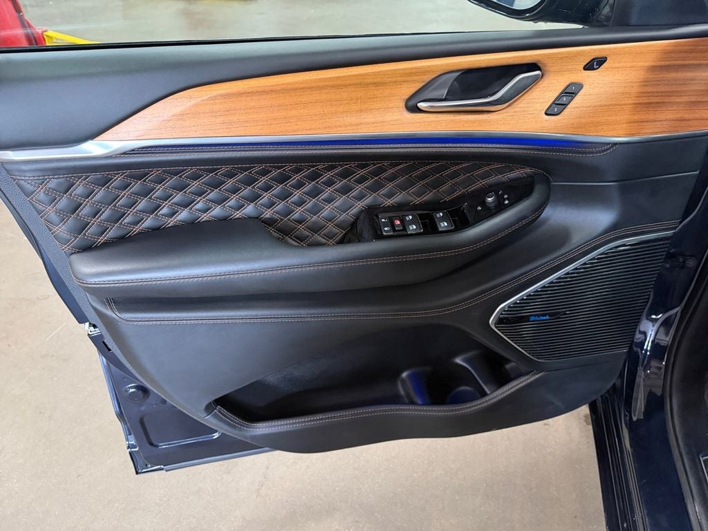 2024 Jeep Grand Cherokee L Summit Reserve w/Pro-Tech & Luxury Pkgs