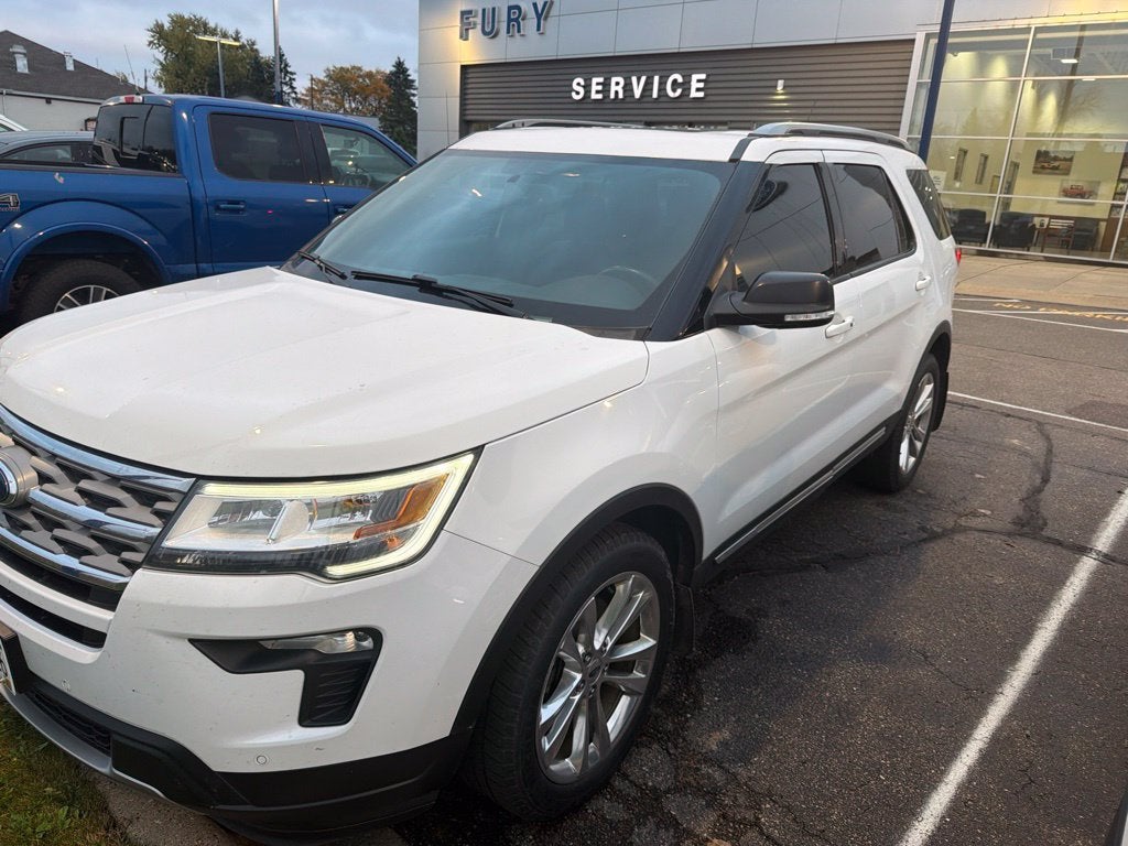 2018 Ford Explorer XLT w/Twin Panel Moon Roof