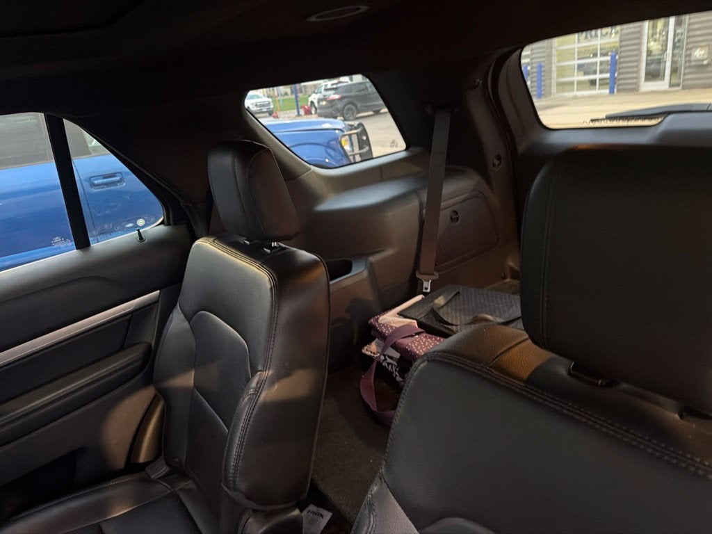 2018 Ford Explorer XLT w/Twin Panel Moon Roof