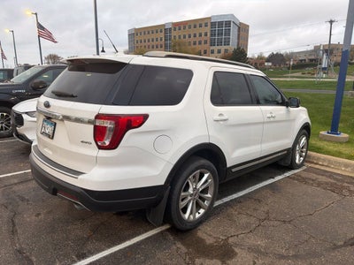 2018 Ford Explorer XLT w/Twin Panel Moon Roof