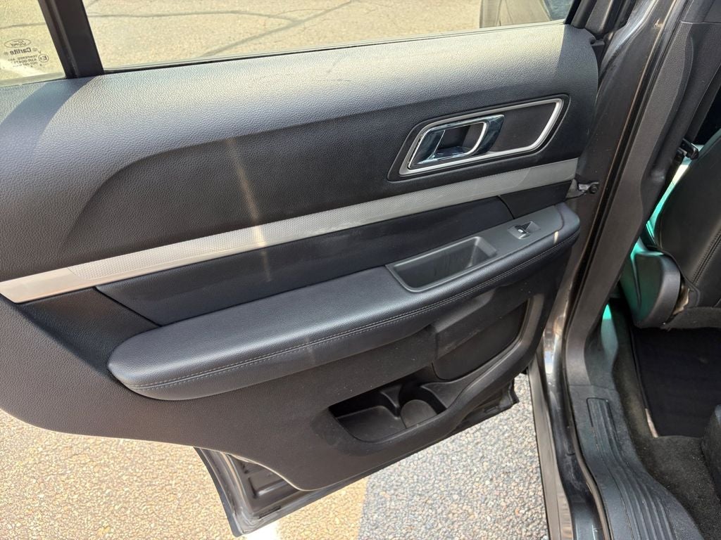 2017 Ford Explorer XLT w/Comfort & Tow Pkg