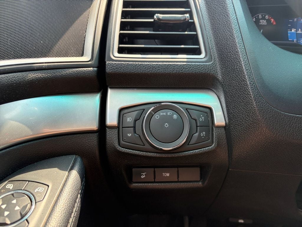 2017 Ford Explorer XLT w/Comfort & Tow Pkg
