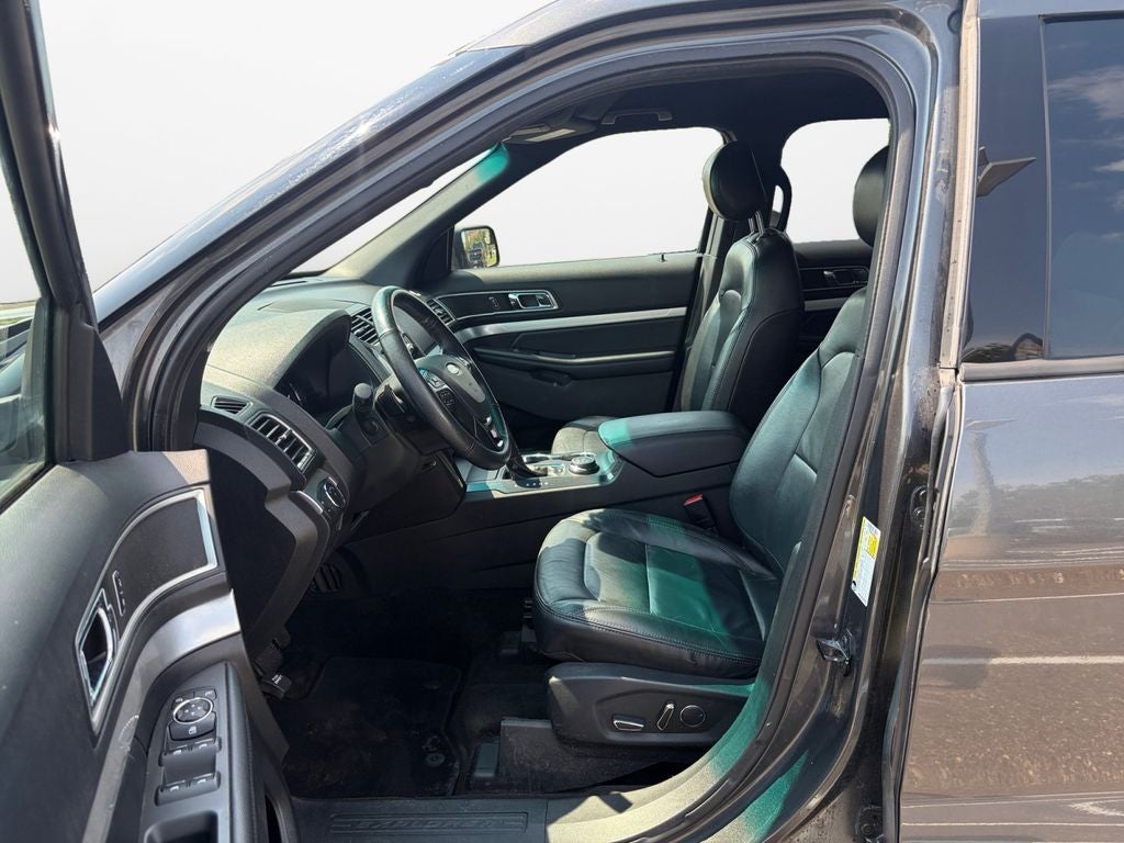 2017 Ford Explorer XLT w/Comfort & Tow Pkg
