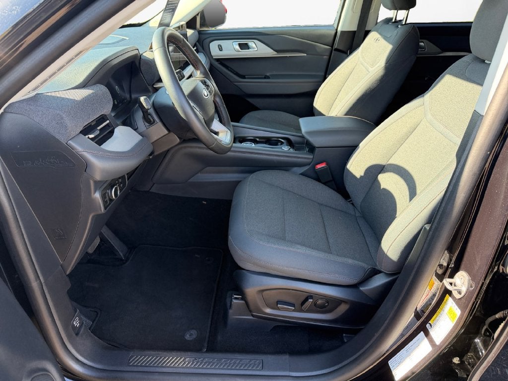 2025 Ford Explorer Active Gold Certified