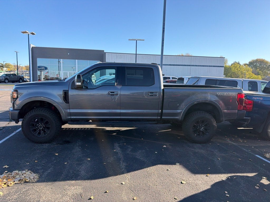 2021 Ford F-250SD Lariat w/Black Appearance & Tremor Off Road Pkgs