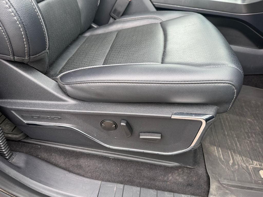 2024 Ford F-150 Lariat Black Appearance w/Twin Panel Moonroof