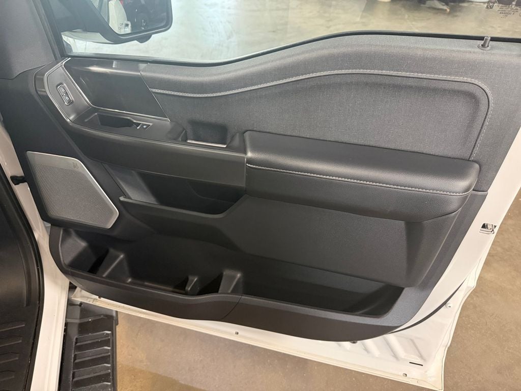 2024 Ford F-150 Lariat w/Black Appearance & Blue Cruise Equip