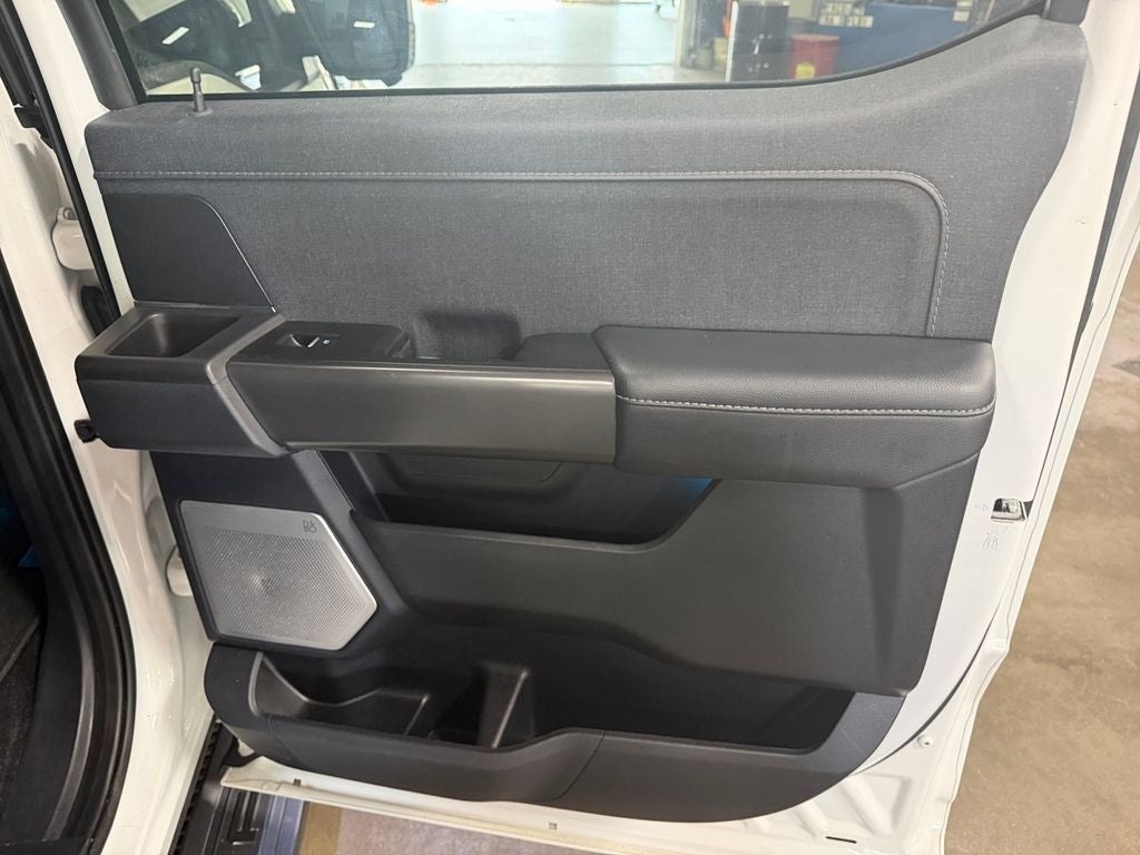 2024 Ford F-150 Lariat w/Black Appearance & Blue Cruise Equip