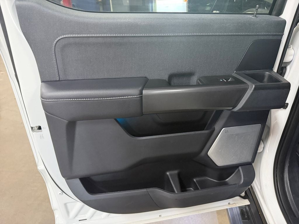 2024 Ford F-150 Lariat w/Black Appearance & Blue Cruise Equip