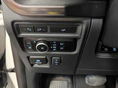 2024 Ford F-150 Lariat w/Black Appearance & Blue Cruise Equip