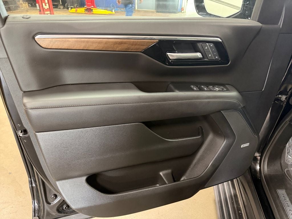 2025 Chevrolet Suburban High Country