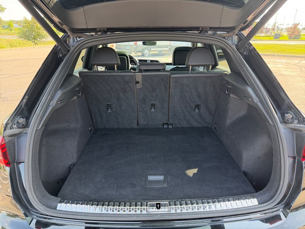 2021 Audi Q3 Premium w/Convenience Pkg & 19" 5-Twin-Spoke Wheel S Line quattro
