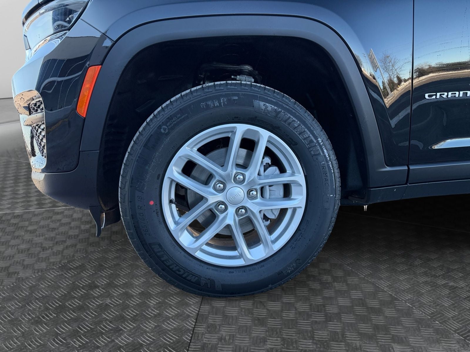 2025 Jeep Grand Cherokee GRAND CHEROKEE LAREDO X 4X4