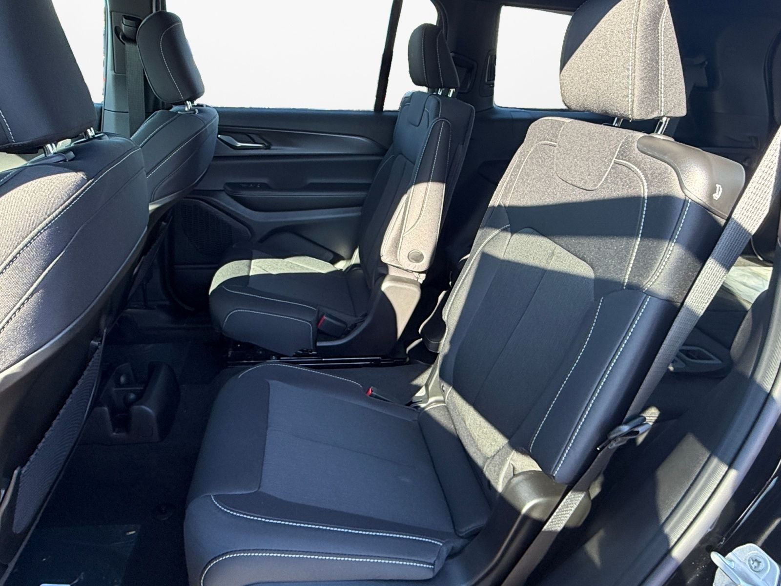 2025 Jeep Grand Cherokee GRAND CHEROKEE L LAREDO X 4X4