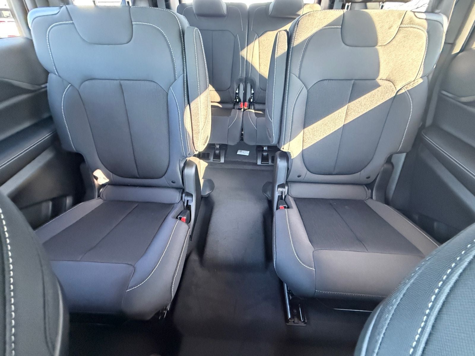 2025 Jeep Grand Cherokee GRAND CHEROKEE L LAREDO X 4X4