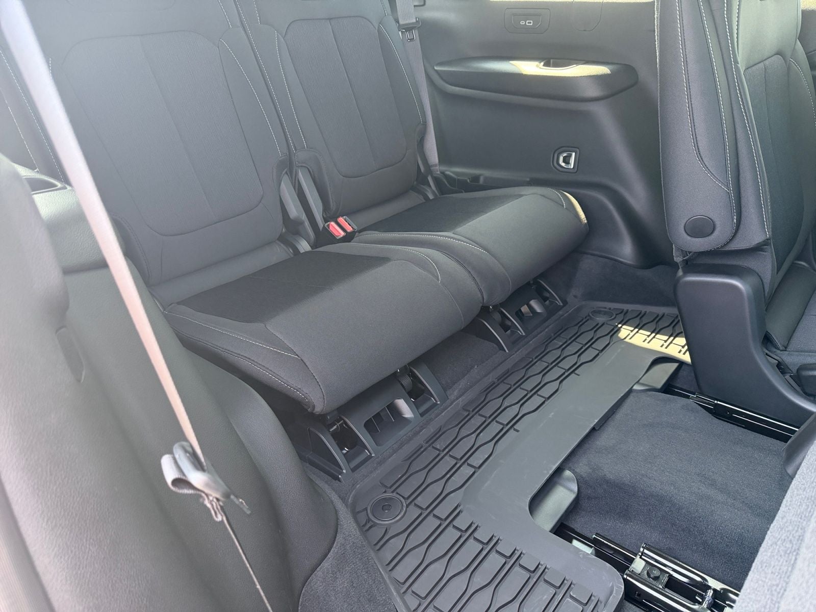 2026 Jeep Grand Cherokee GRAND CHEROKEE L LAREDO X 4X4