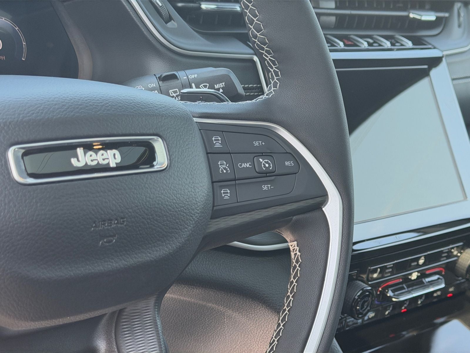 2026 Jeep Grand Cherokee GRAND CHEROKEE L LAREDO X 4X4