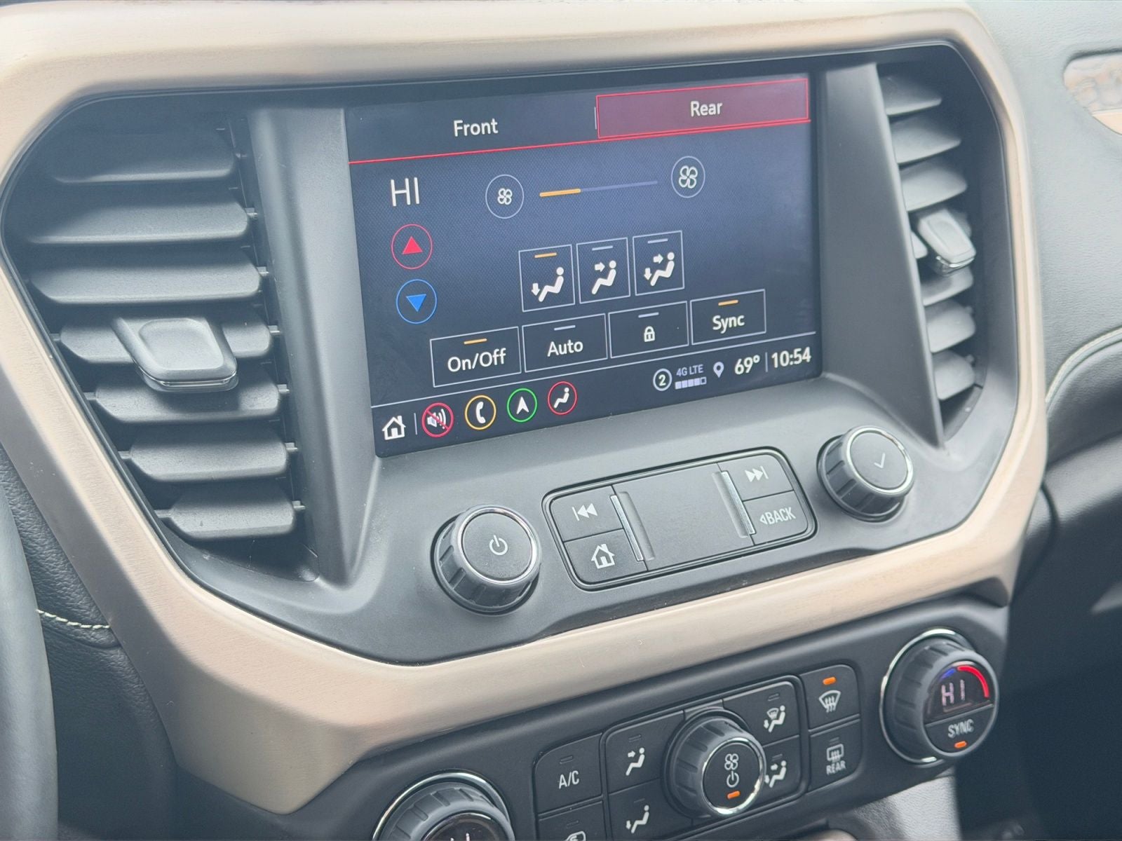 2023 GMC Acadia Denali