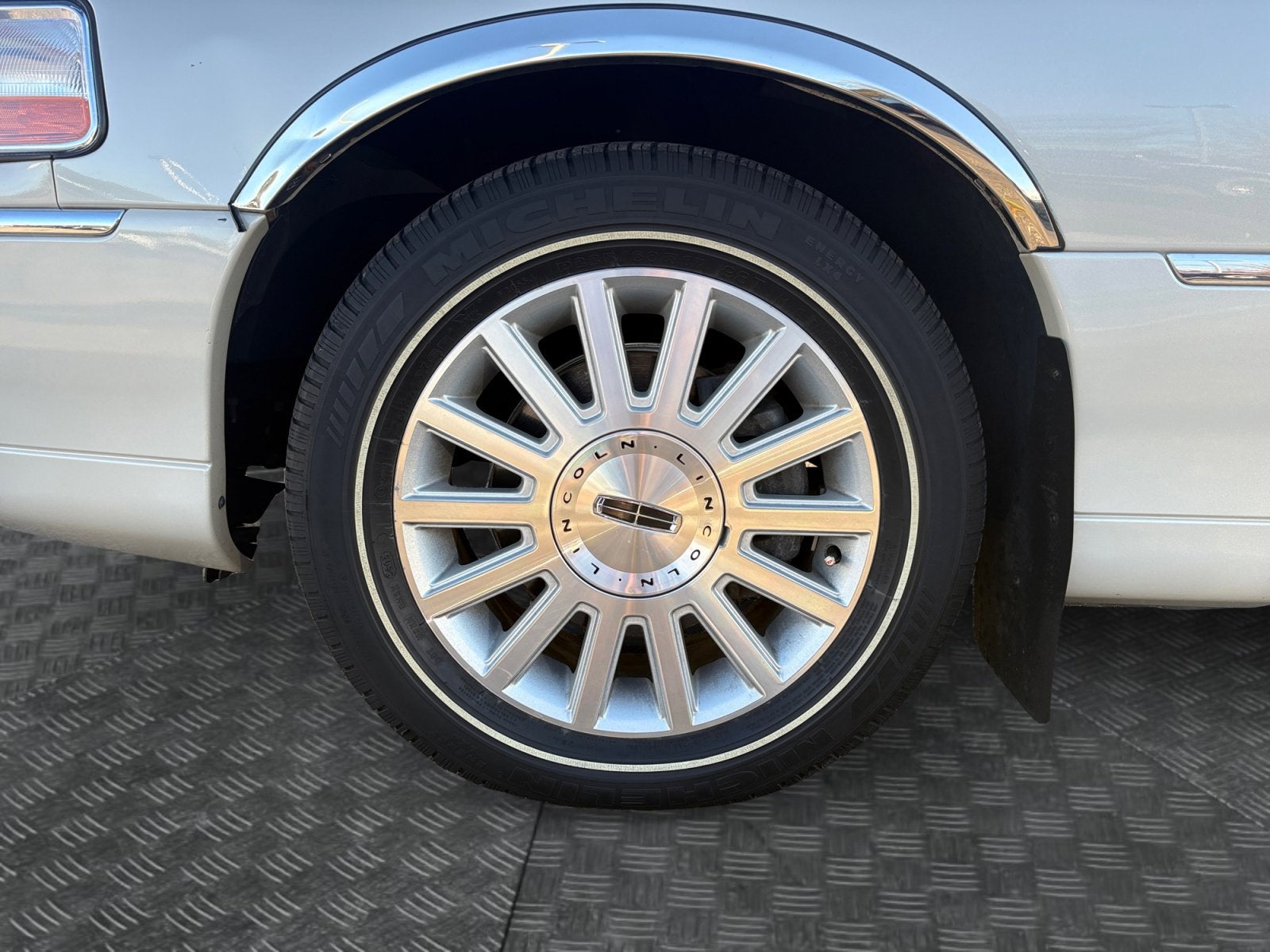 2004 Lincoln Town Car Ultimate