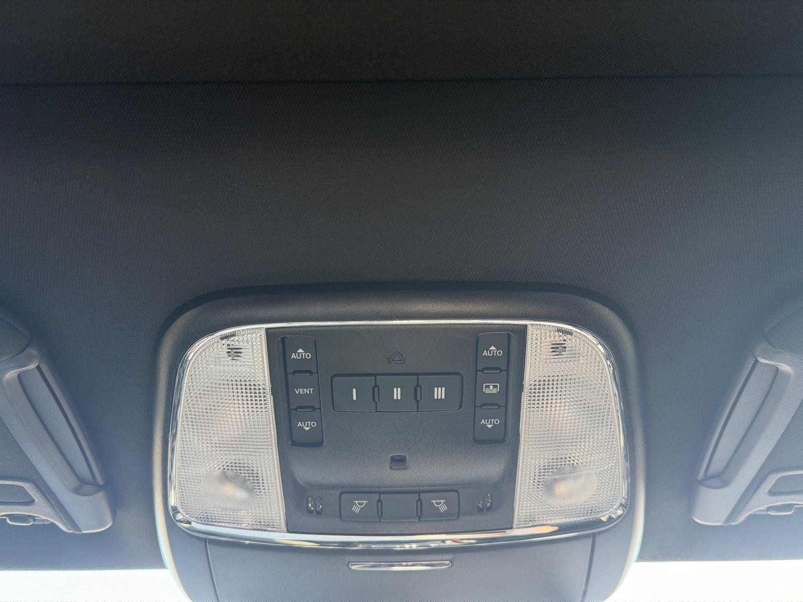 2023 Chrysler 300 300C