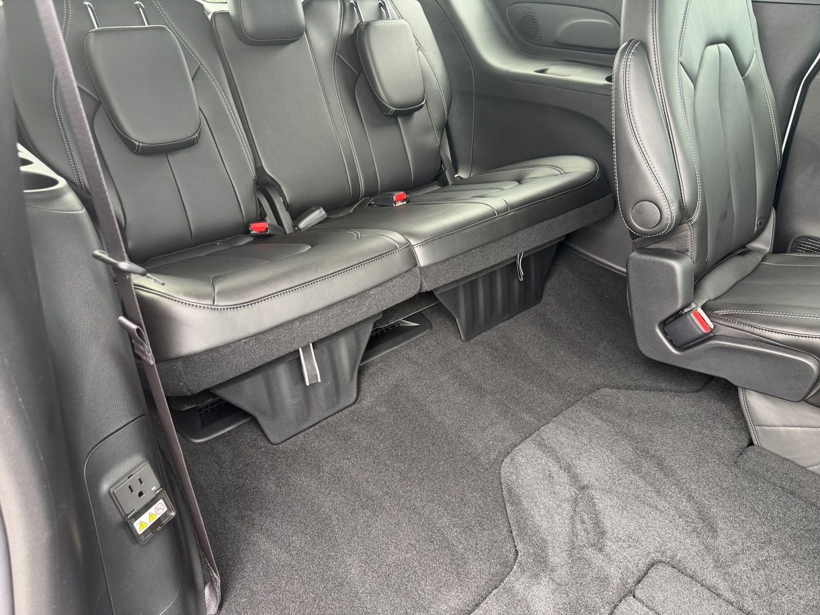 2027 Chrysler Pacifica PACIFICA SELECT AWD