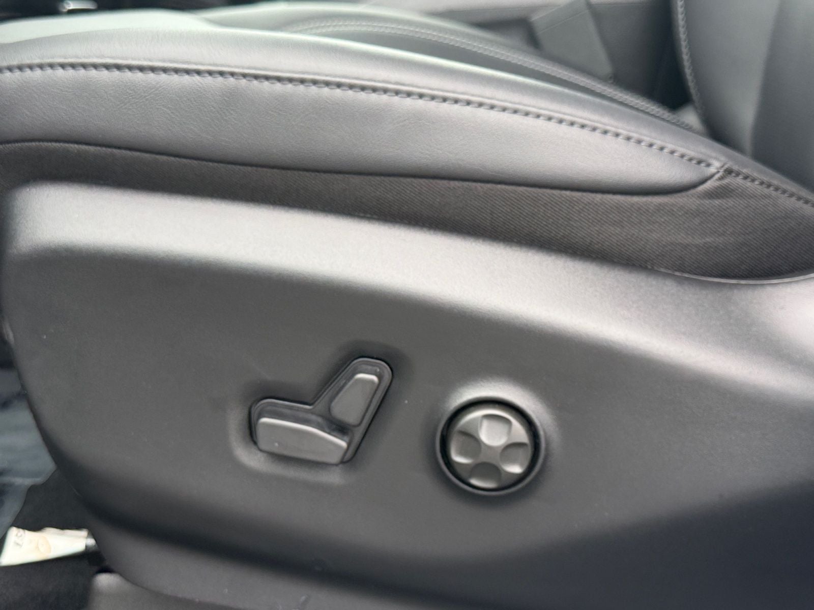 2027 Chrysler Pacifica PACIFICA SELECT AWD