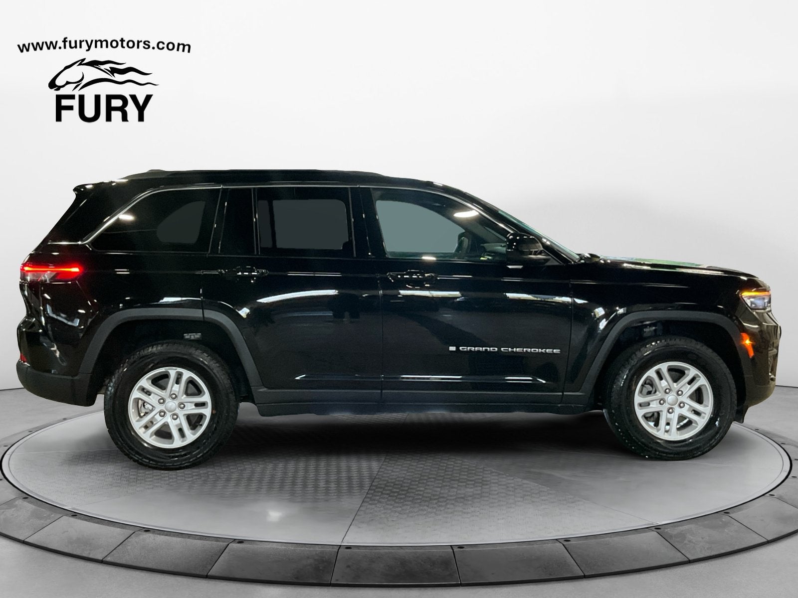 2024 Jeep Grand Cherokee Laredo 4x4