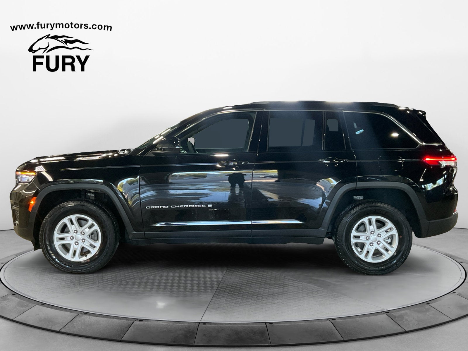 2024 Jeep Grand Cherokee Laredo 4x4