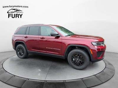 2025 Jeep Grand Cherokee Laredo 4x4
