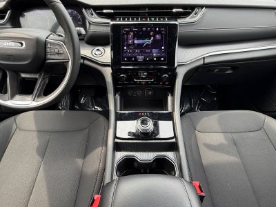 2025 Jeep Grand Cherokee Laredo 4x4