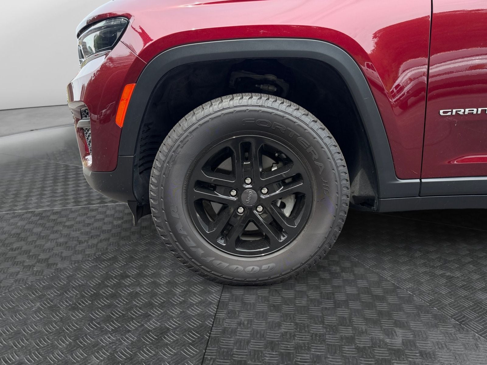 2025 Jeep Grand Cherokee Laredo 4x4