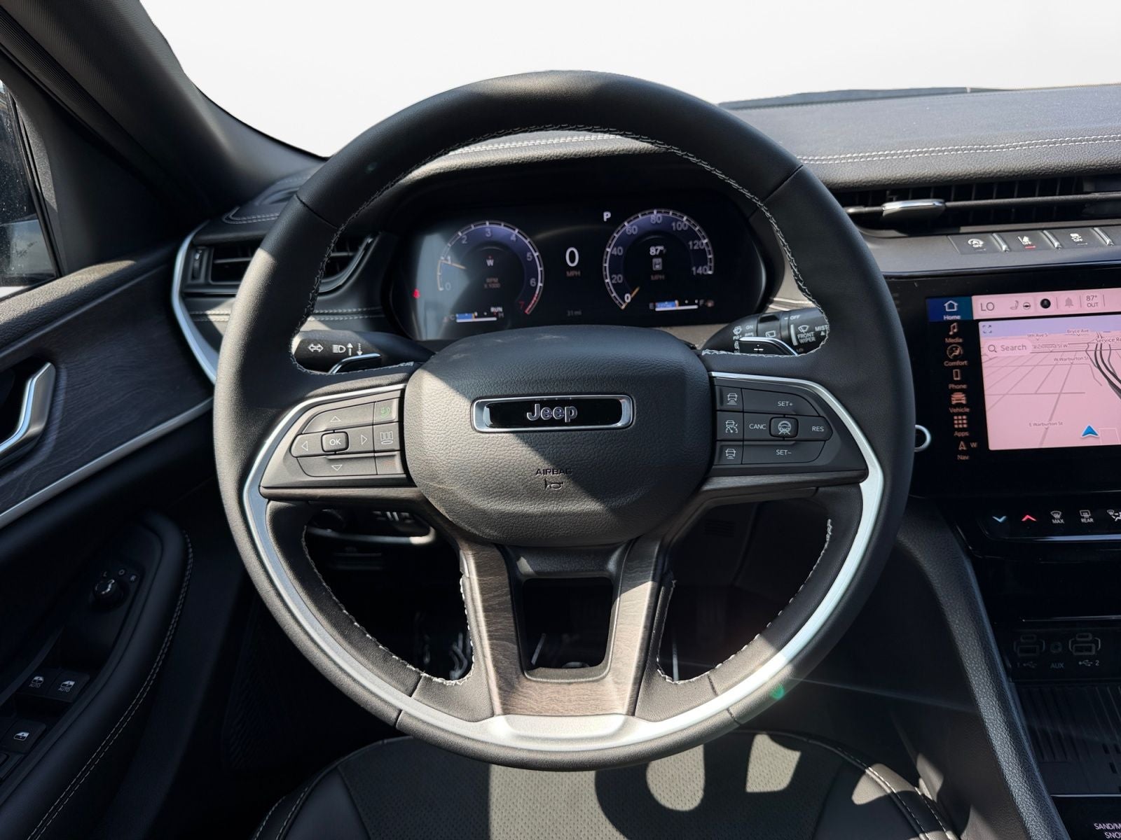 2027 Jeep Grand Cherokee GRAND CHEROKEE LAREDO ALTITUDE 4X4