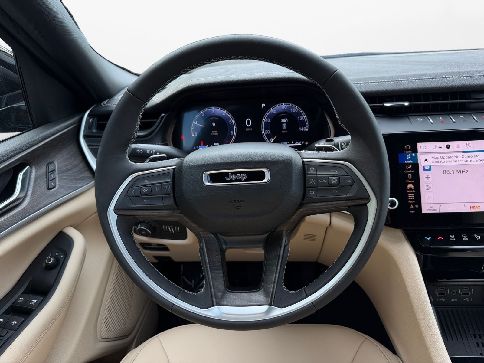 2027 Jeep Grand Cherokee GRAND CHEROKEE LIMITED 4X4
