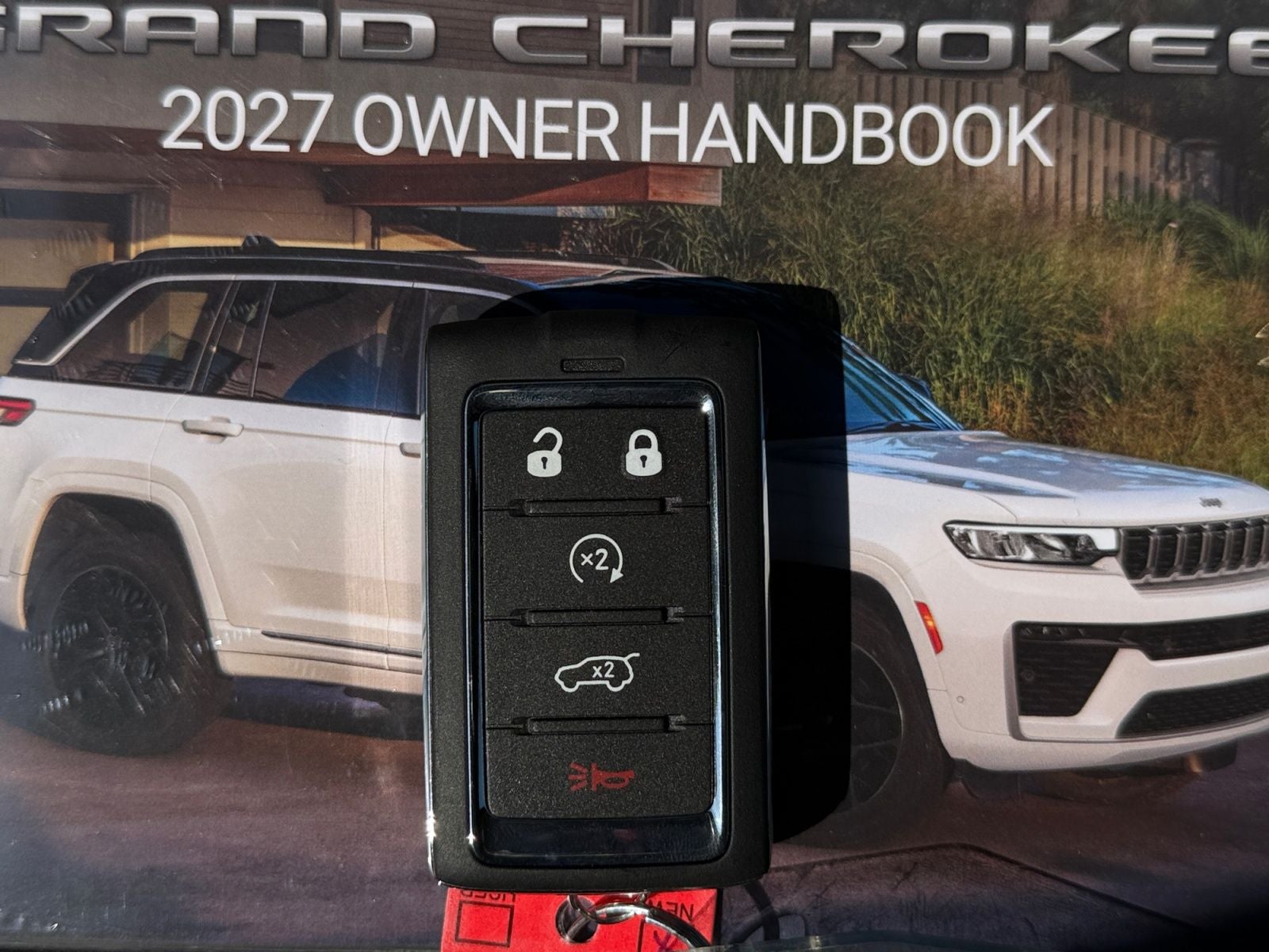 2027 Jeep Grand Cherokee GRAND CHEROKEE LIMITED 4X4