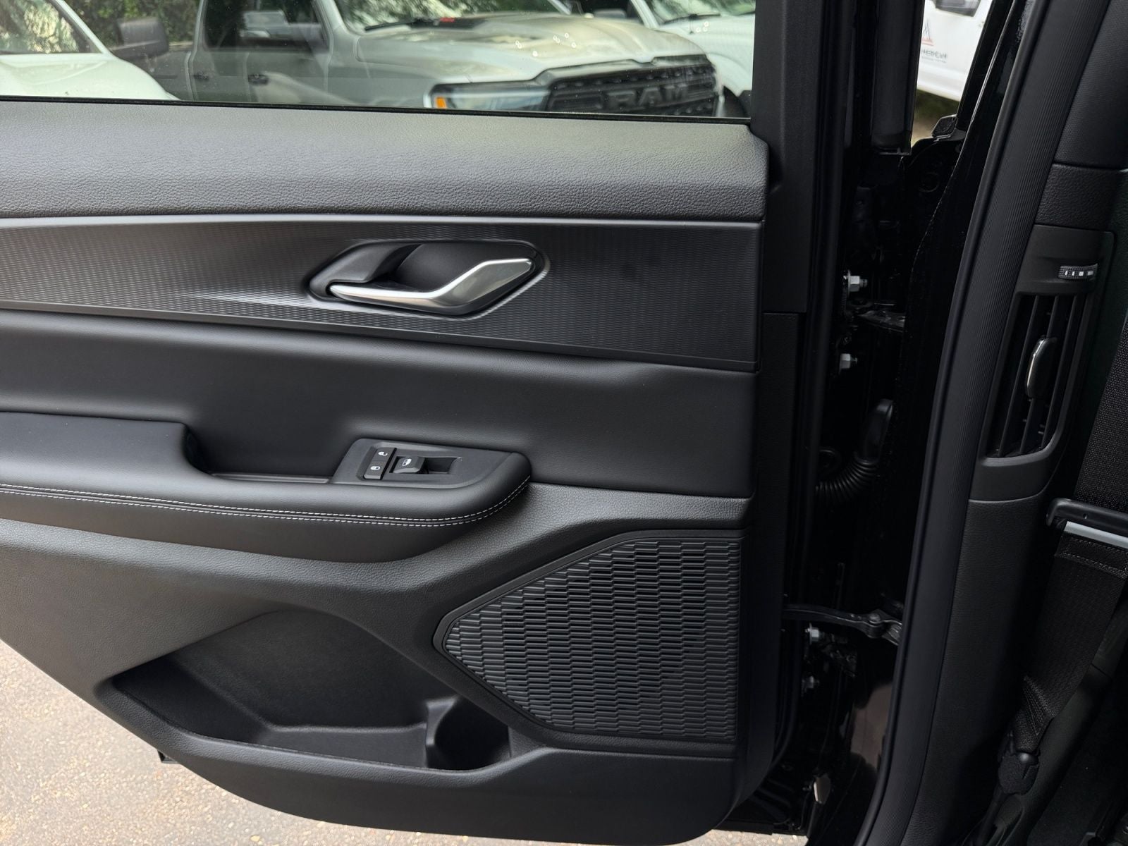 2026 Jeep Grand Cherokee GRAND CHEROKEE L LAREDO X 4X4
