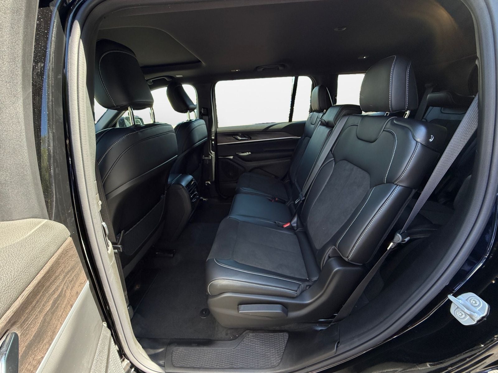 2027 Jeep Grand Cherokee GRAND CHEROKEE L LAREDO ALTITUDE 4X4