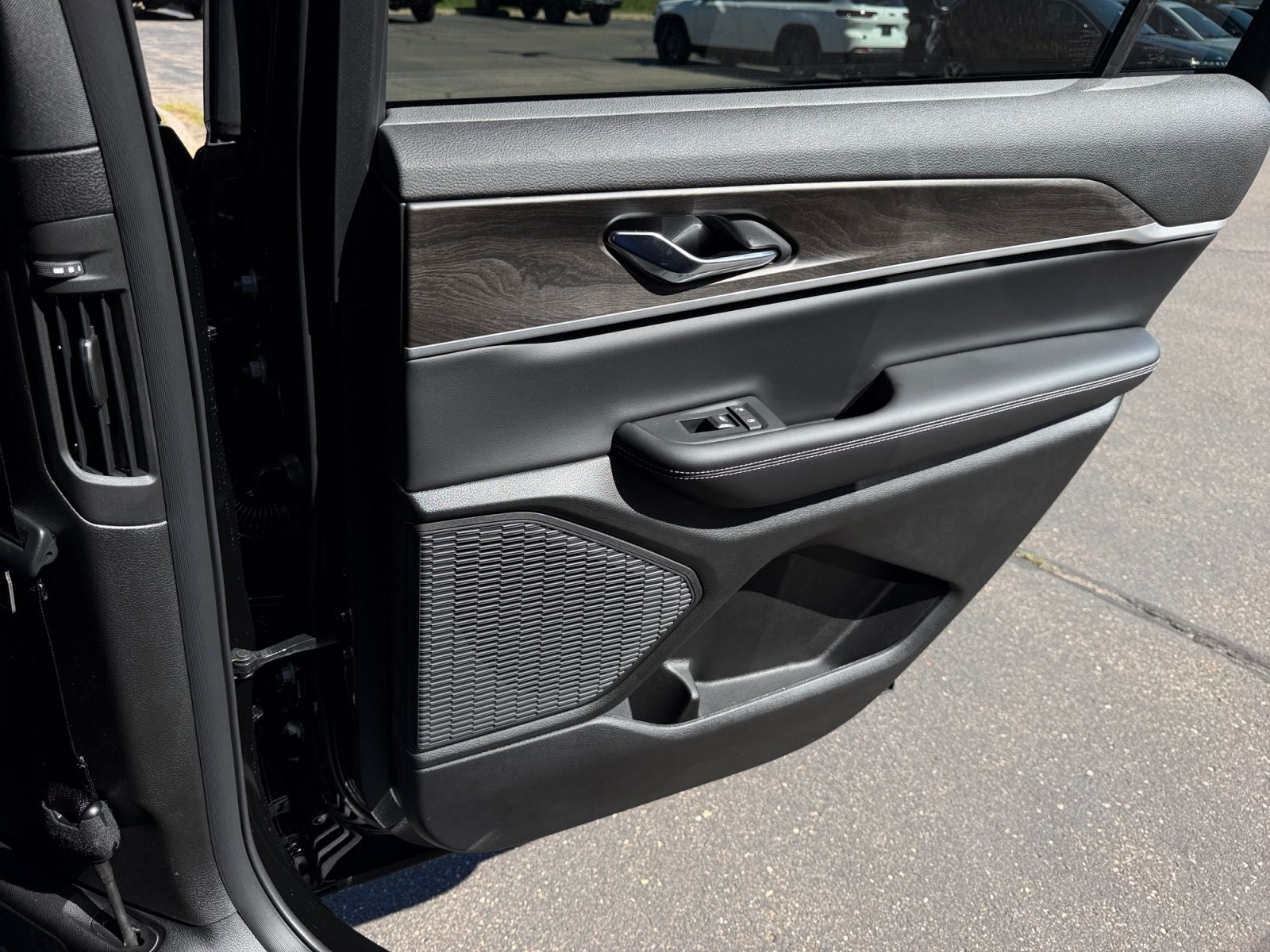 2027 Jeep Grand Cherokee GRAND CHEROKEE L LAREDO ALTITUDE 4X4