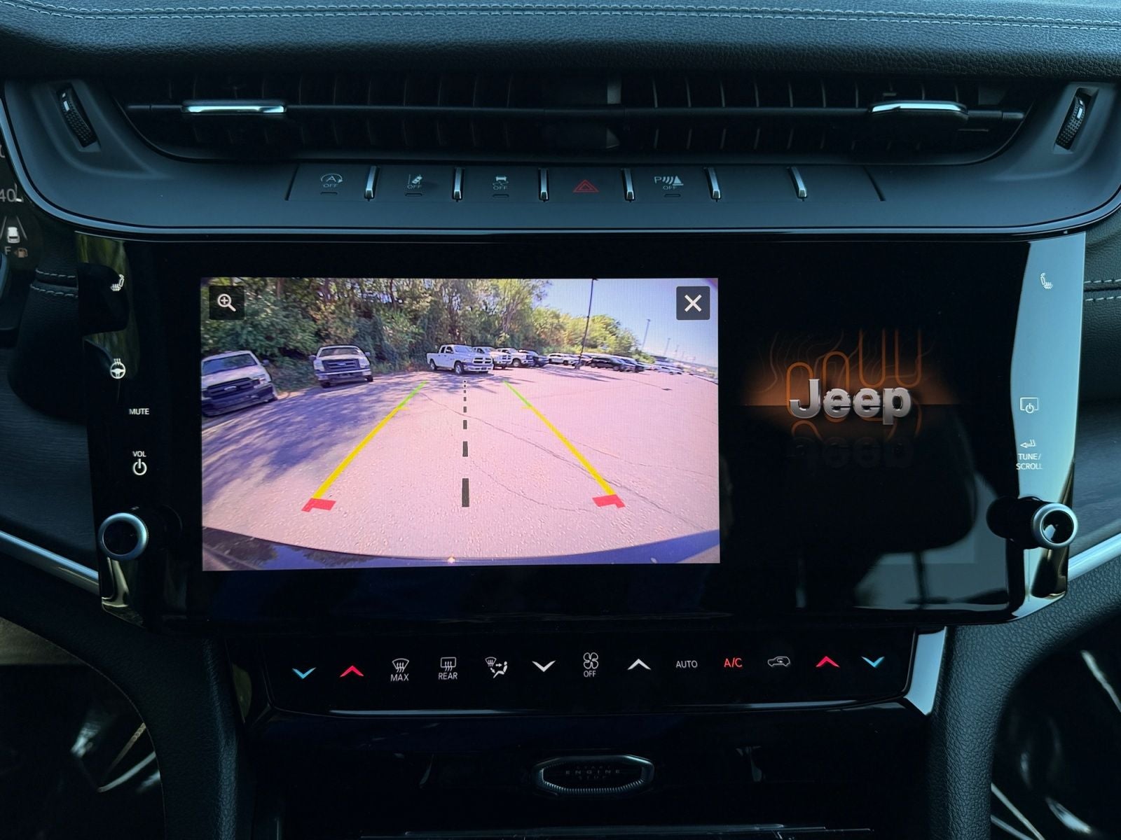 2027 Jeep Grand Cherokee GRAND CHEROKEE L LAREDO ALTITUDE 4X4