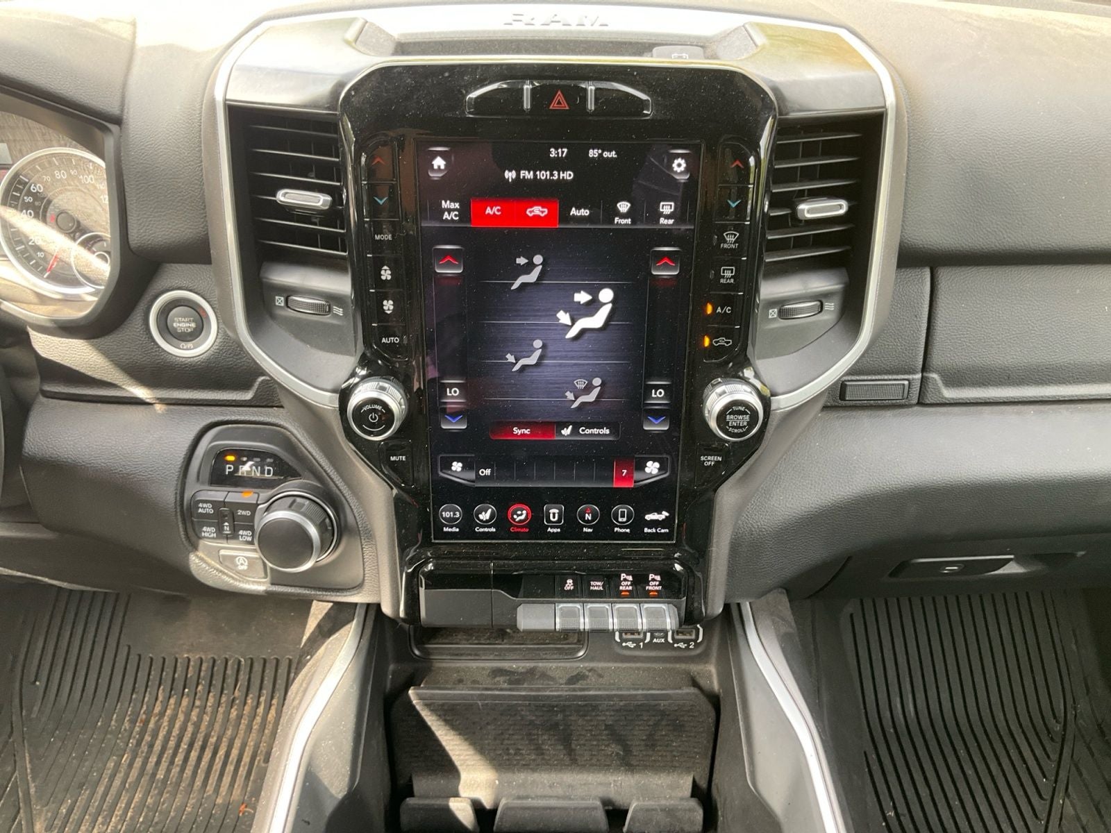 2020 RAM 1500 Big Horn Crew Cab 4x4 5'7' Box