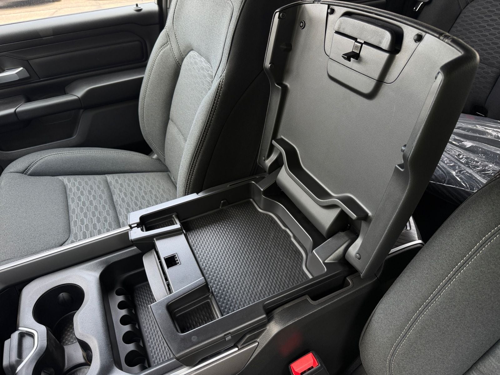 2026 RAM 1500 RAM 1500 EXPRESS CREW CAB 4X4 5'7' BOX