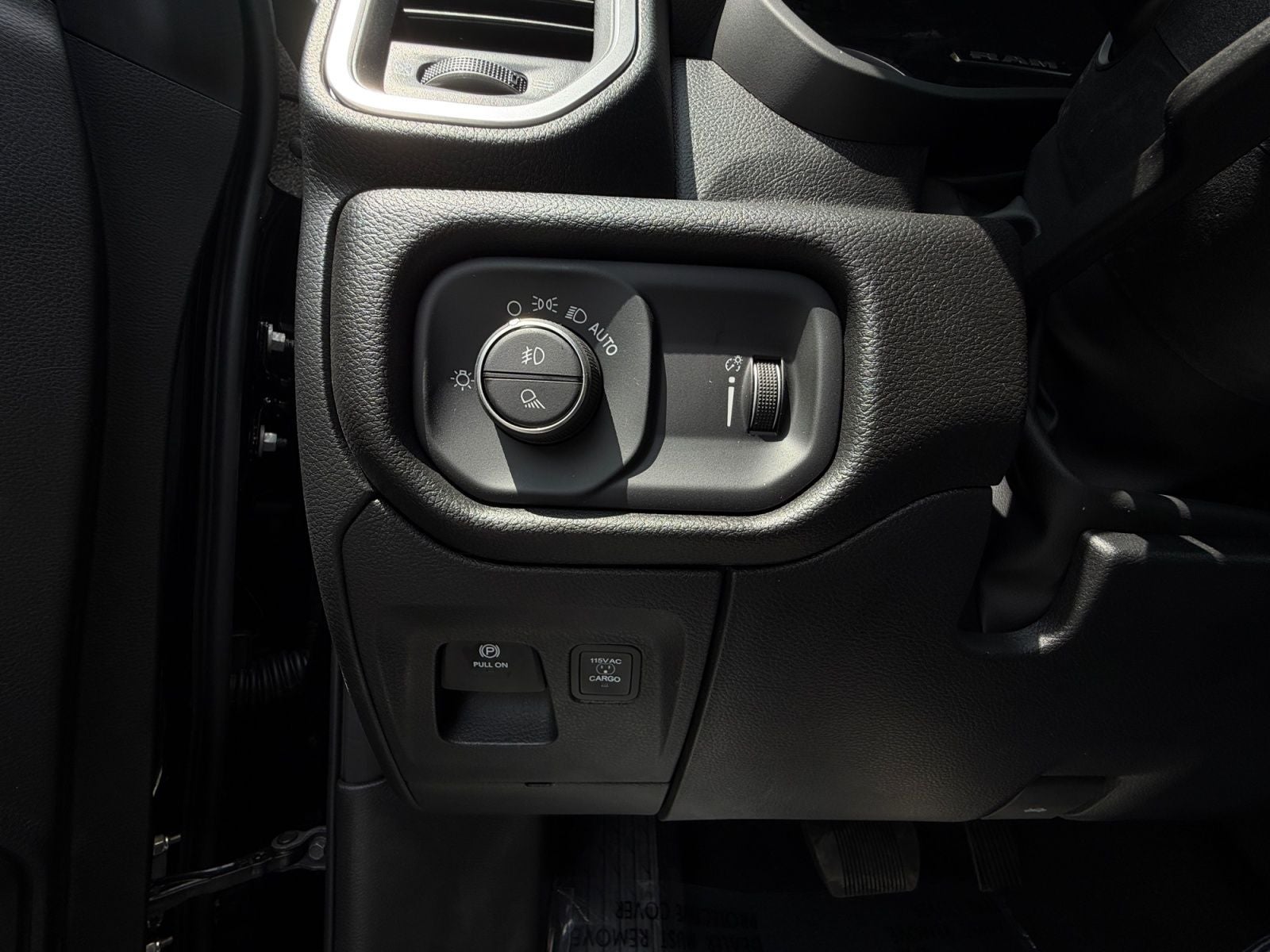 2026 RAM 1500 RAM 1500 EXPRESS CREW CAB 4X4 5'7' BOX