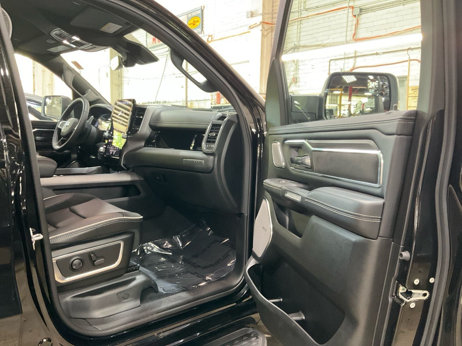2025 RAM 1500 Laramie Crew Cab 4x4 5'7' Box