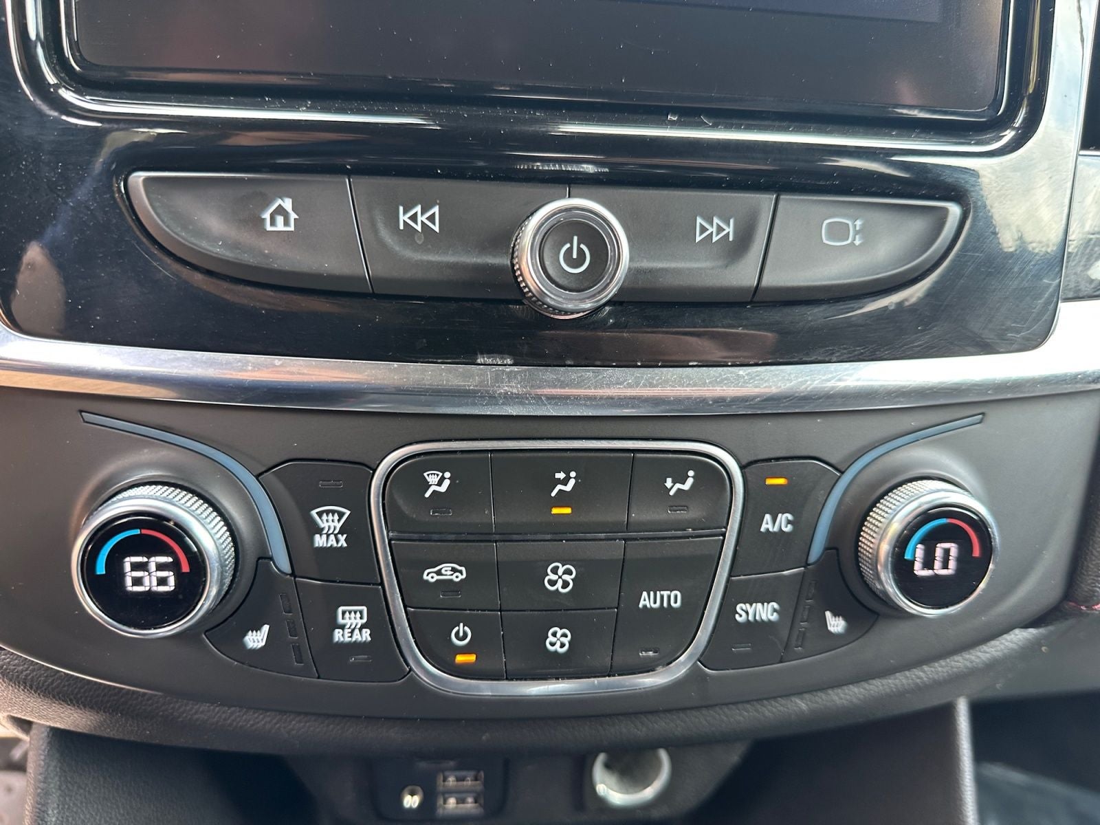 2023 Chevrolet Traverse AWD RS