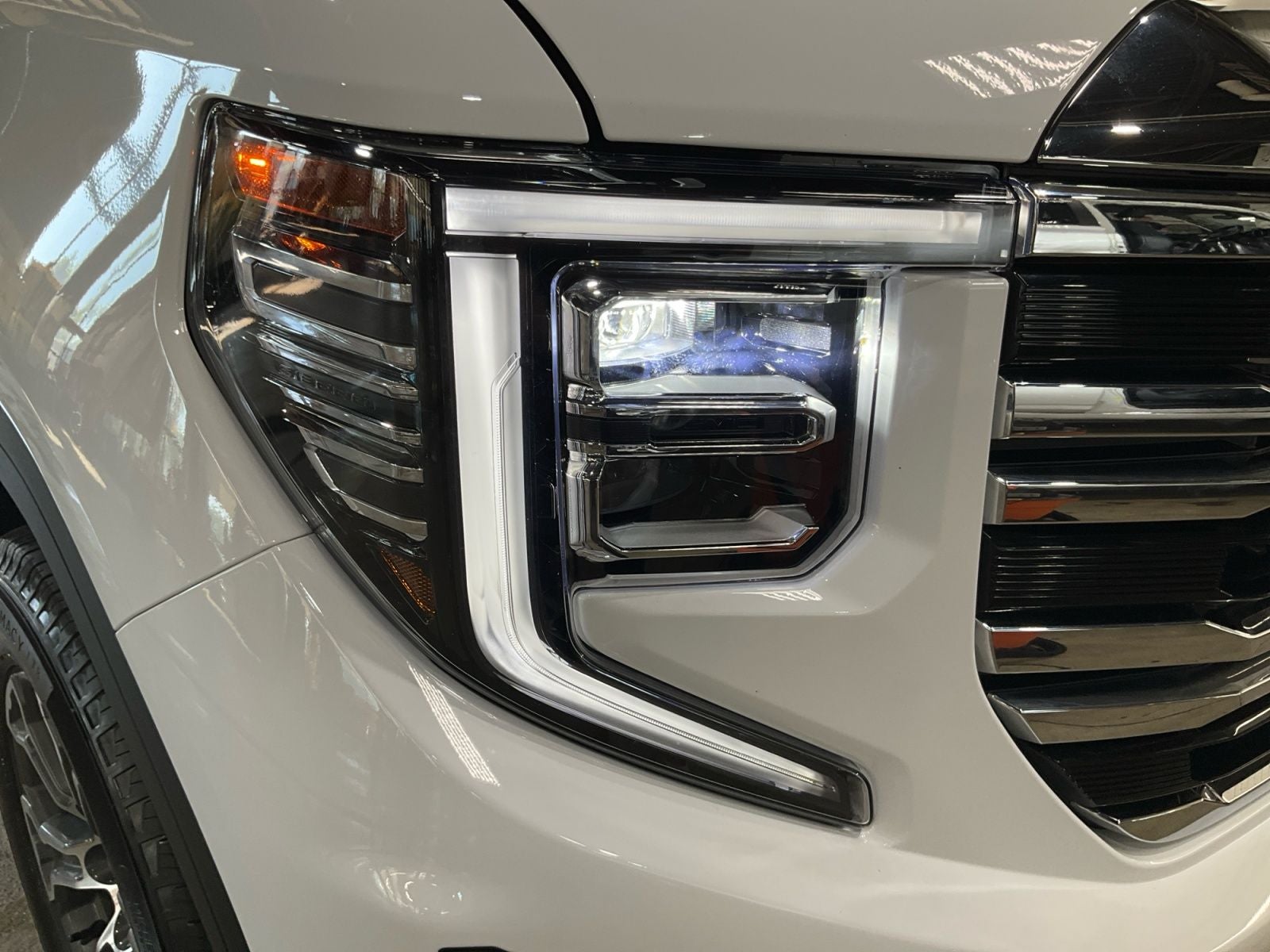 2025 GMC Sierra 1500 4WD Crew Cab Short Box SLT