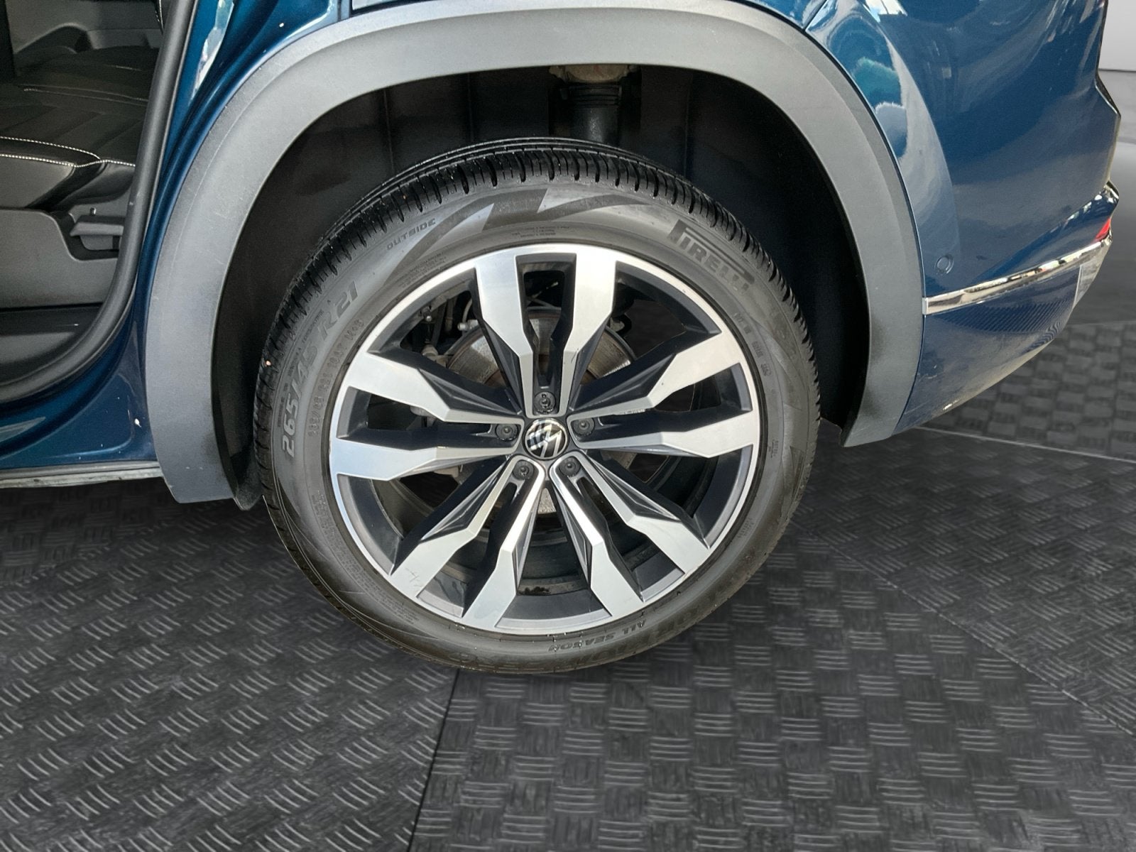 2022 Volkswagen Atlas Cross Sport 3.6L V6 SEL Premium R-Line