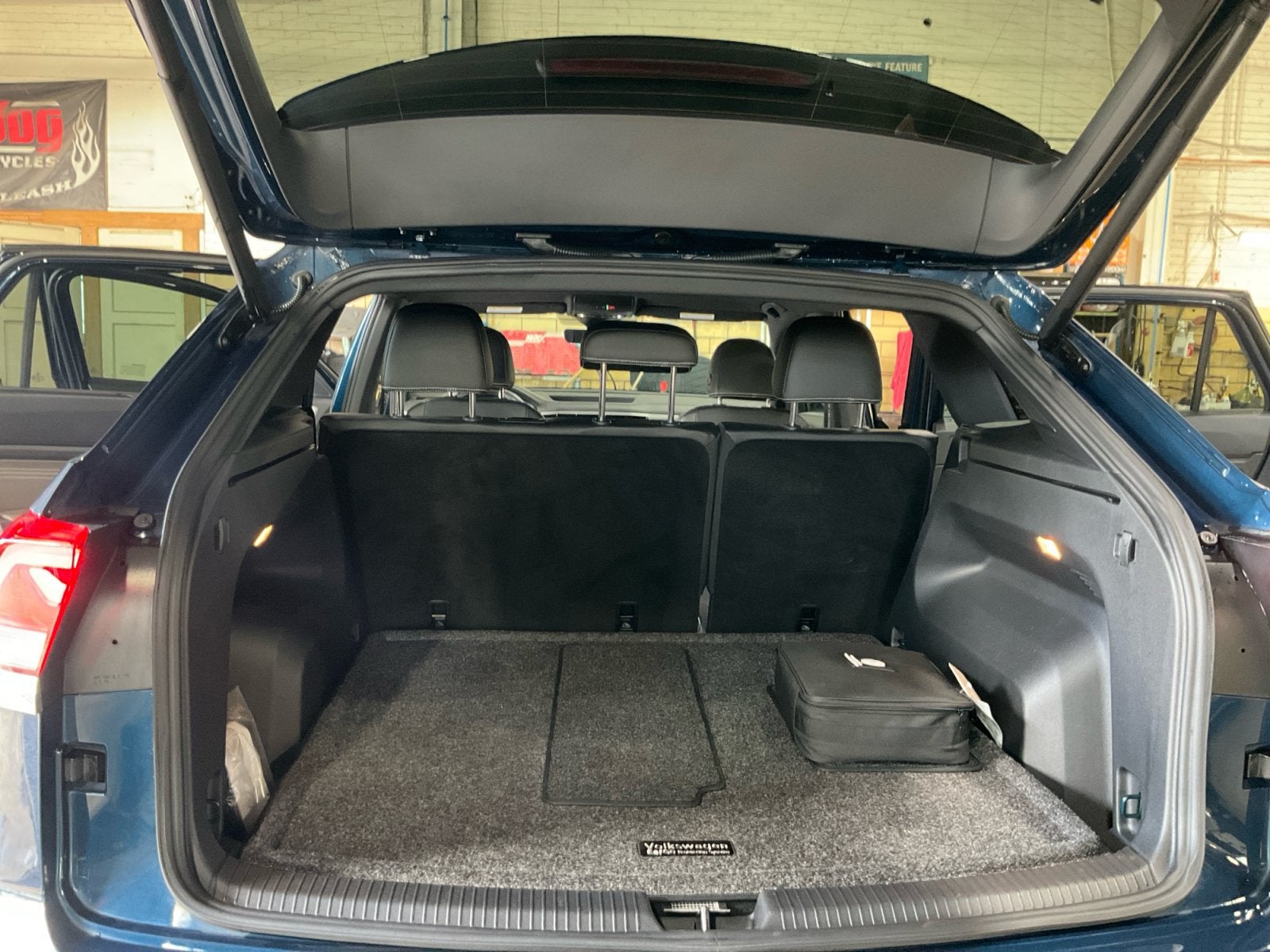 2022 Volkswagen Atlas Cross Sport 3.6L V6 SEL Premium R-Line