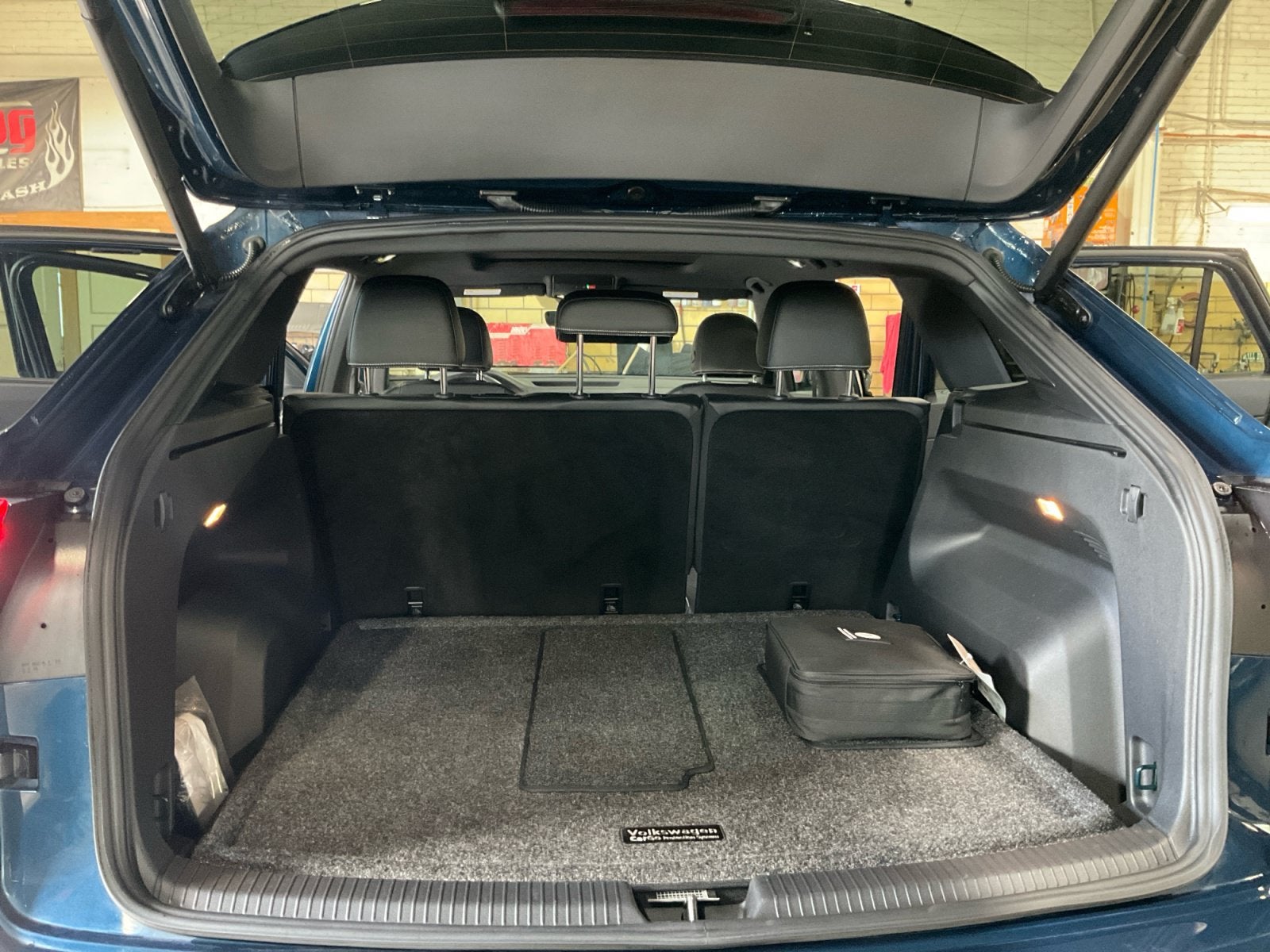 2022 Volkswagen Atlas Cross Sport 3.6L V6 SEL Premium R-Line