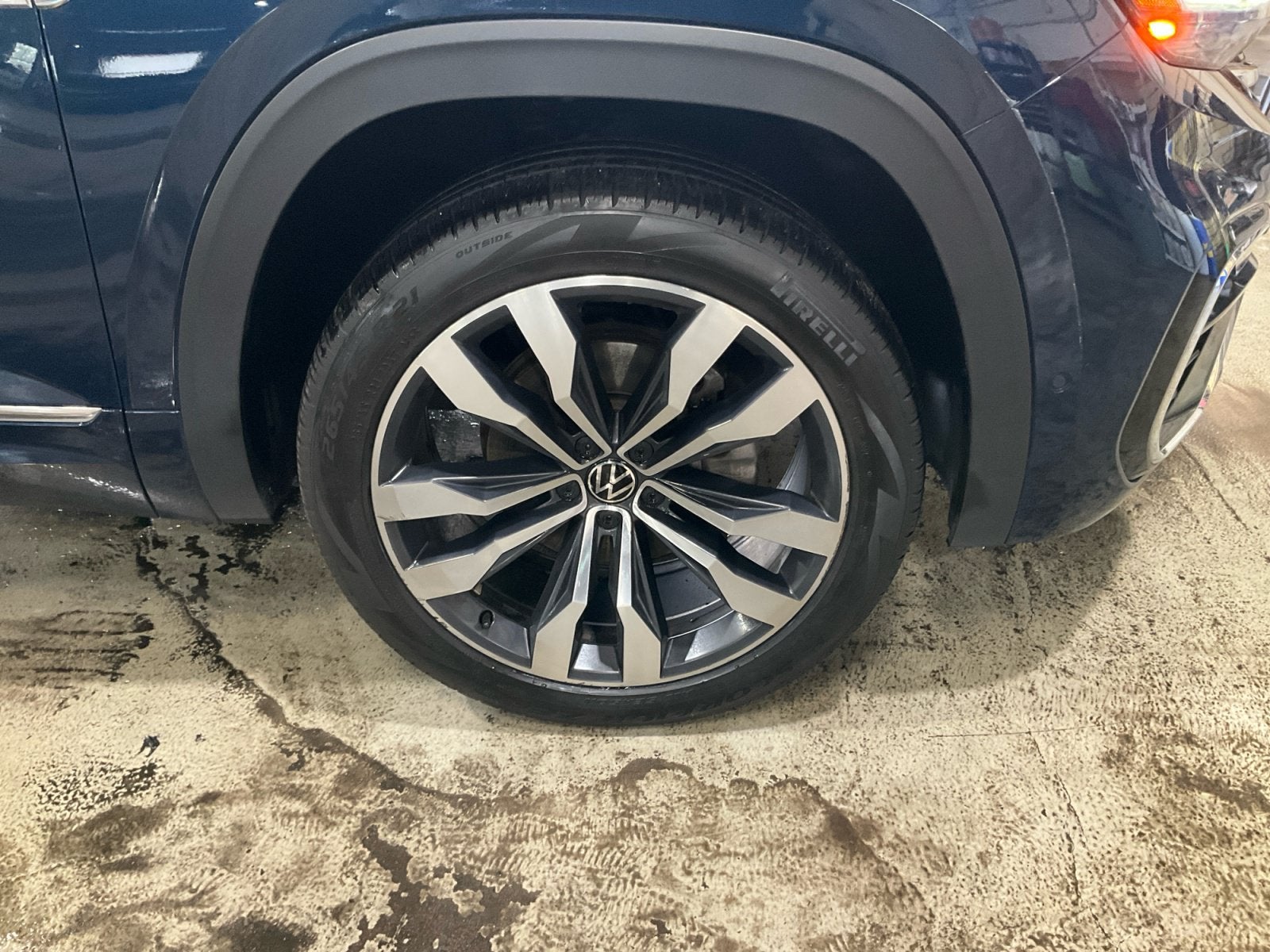 2022 Volkswagen Atlas Cross Sport 3.6L V6 SEL Premium R-Line