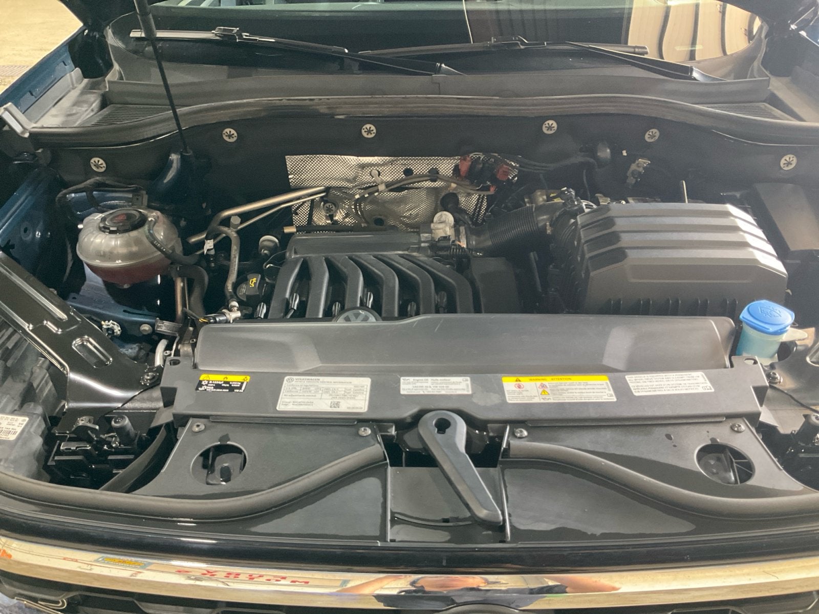 2022 Volkswagen Atlas Cross Sport 3.6L V6 SEL Premium R-Line